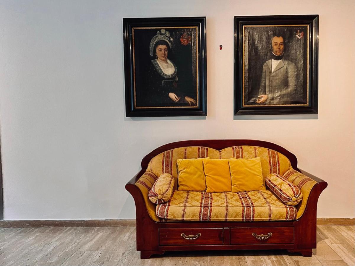 Haus Noldin - Historische Herberge - Dimora Storica Salorno Bagian luar foto