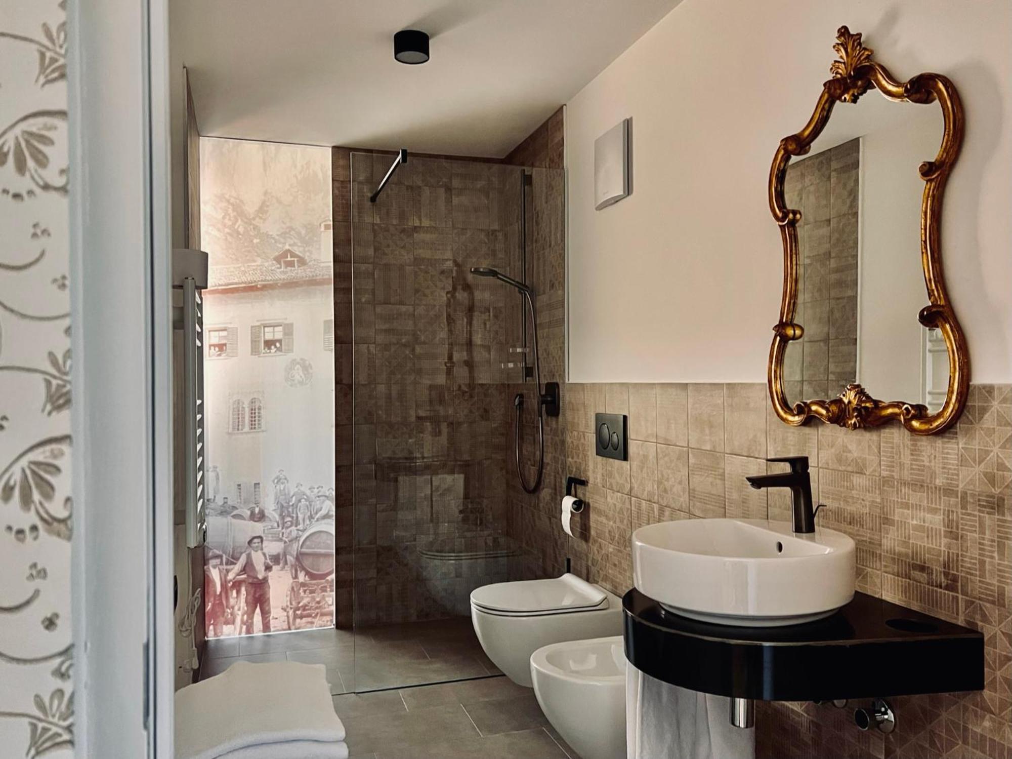 Haus Noldin - Historische Herberge - Dimora Storica Salorno Bagian luar foto